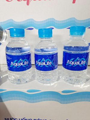 nuoc-suoi-chai-nho-aqua-life-250ml